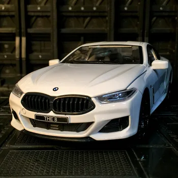 1: 24 BMW M8 Модели на автомобили от сплав, направени под натиск и играчки превозни средства, събиране на модела метални играчки автомобили, имитация на звук и светлина, детска играчка за подарък