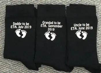 Персонализирани чорапи за Деня на бащата с потребителски името на Подарък за бъдещ татко, чорапи бъдещето на дядо, чорапи бъдещето чичо, чорапи с името и датата на