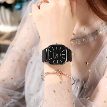 Ретро квадратни цифрови кварцови мини-циферблат от ежедневните ръчен часовник Кожена каишка модни часовници, водоустойчиви часовници за жени